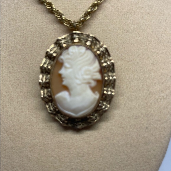 Vintage Bojar Signed Cameo Pendant/Brooch 14K GF Setting - Picture 2 of 7